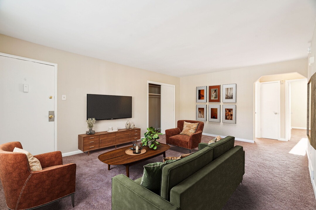 Brockton Court in Philadelphia, PA - Building Photo