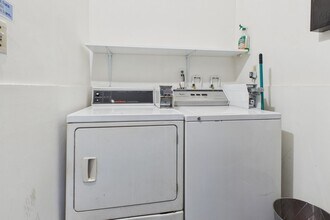 1102 Idaho Apartments in Santa Monica, CA - Building Photo - Building Photo