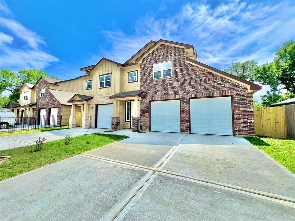 5602 Hirondel in Houston, TX - Building Photo