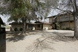 15793 Mondamon Rd in Apple Valley, CA - Building Photo - Primary Photo