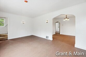 19250 Charest St in Detroit, MI - Building Photo - Building Photo