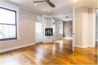 E 18TH ST., Unit 3B in New York, NY - Foto de edificio - Building Photo