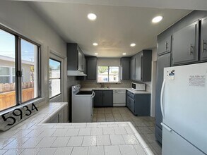 5934 E Conant St in Long Beach, CA - Building Photo - Building Photo