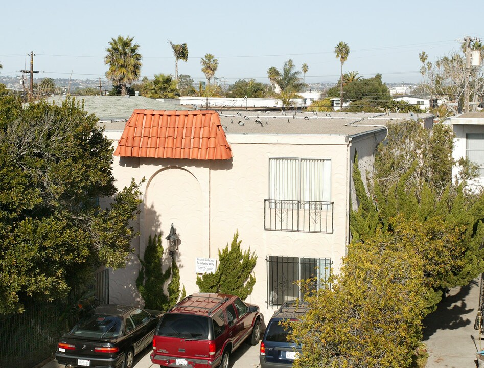 4962 Cape May Ave in San Diego, CA - Building Photo