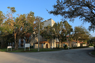 Drexel House Apartments in West Palm Beach, FL - Building Photo - Building Photo