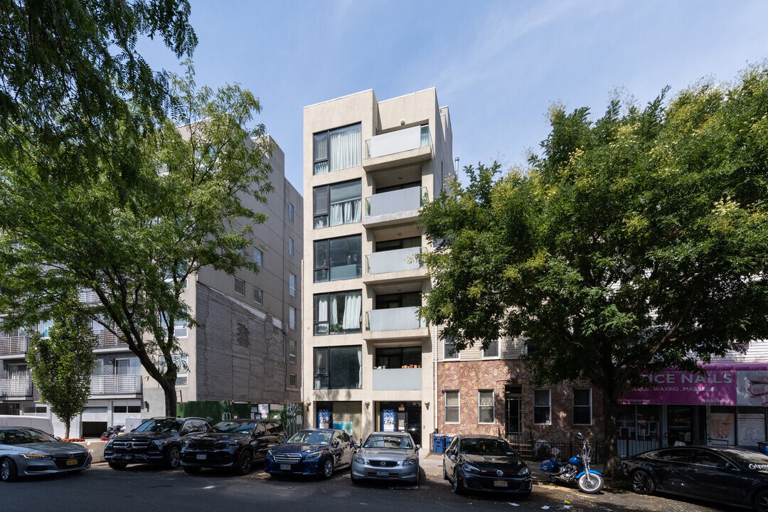 29 Montrose Ave in Brooklyn, NY - Building Photo