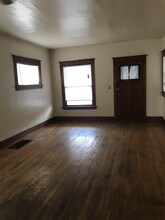 1327 S 14th St-Unit -#1 in Lincoln, NE - Building Photo - Building Photo