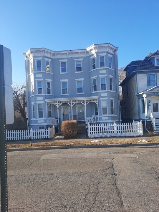 33 Bay View Ter, Unit # Apt #3 in Newburgh, NY - Building Photo