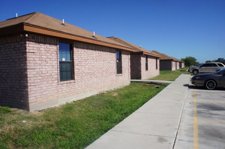 8421 E Alberta Rd in Edinburg, TX - Building Photo