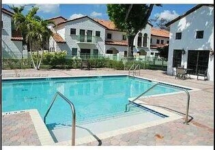 2900 Hidden Harbour Ct in Fort Lauderdale, FL - Building Photo - Building Photo