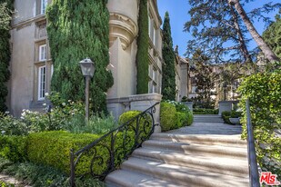 10335 Wilshire Blvd in Los Angeles, CA - Building Photo