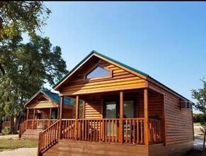 299 Willow Springs Dr in Pipe Creek, TX - Building Photo - Building Photo