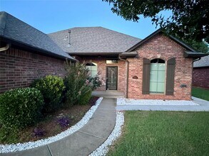 10504 Walnut Hollow Dr in Oklahoma City, OK - Building Photo - Building Photo