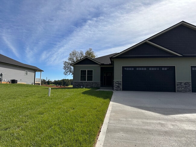 824 Otter Creek Rd in Vine Grove, KY - Building Photo - Building Photo