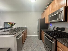 1078 W Summerfield Gln Cir in Ann Arbor, MI - Building Photo - Building Photo