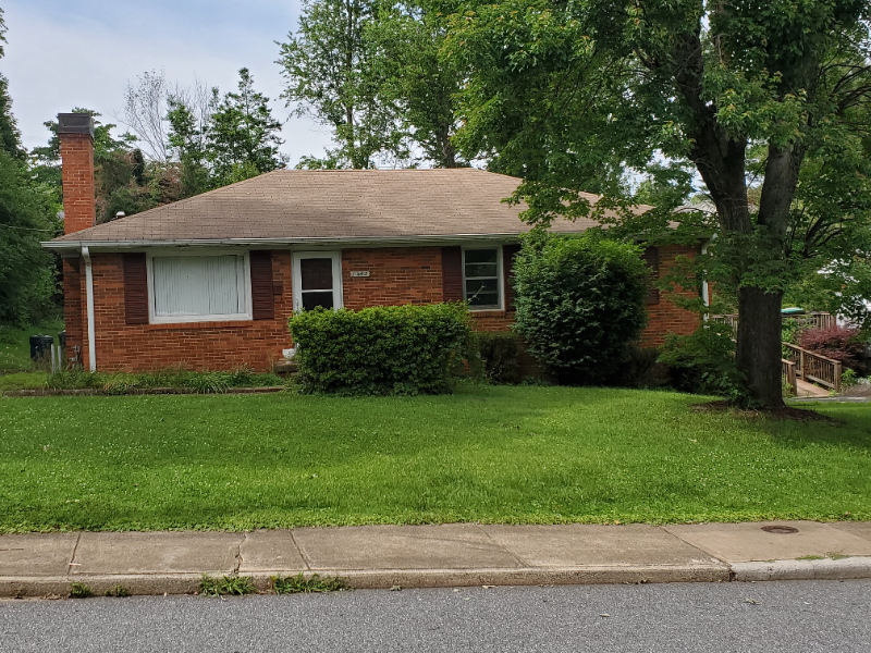 1443 Westwood Rd in Charlottesville, VA - Building Photo