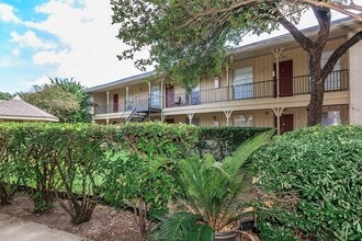 Villa Navarone Apartments in San Antonio, TX - Building Photo - Building Photo