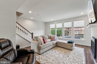 13780 Kahawai Dr in Woodbridge, VA - Building Photo - Building Photo
