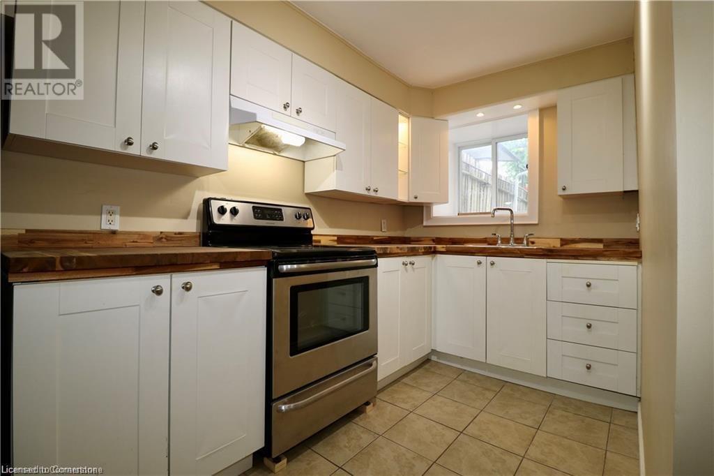 66 West Avenue N in Hamilton, ON - Building Photo