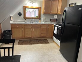 27 Bunker Hill St, Unit B in Lancaster, NH - Building Photo