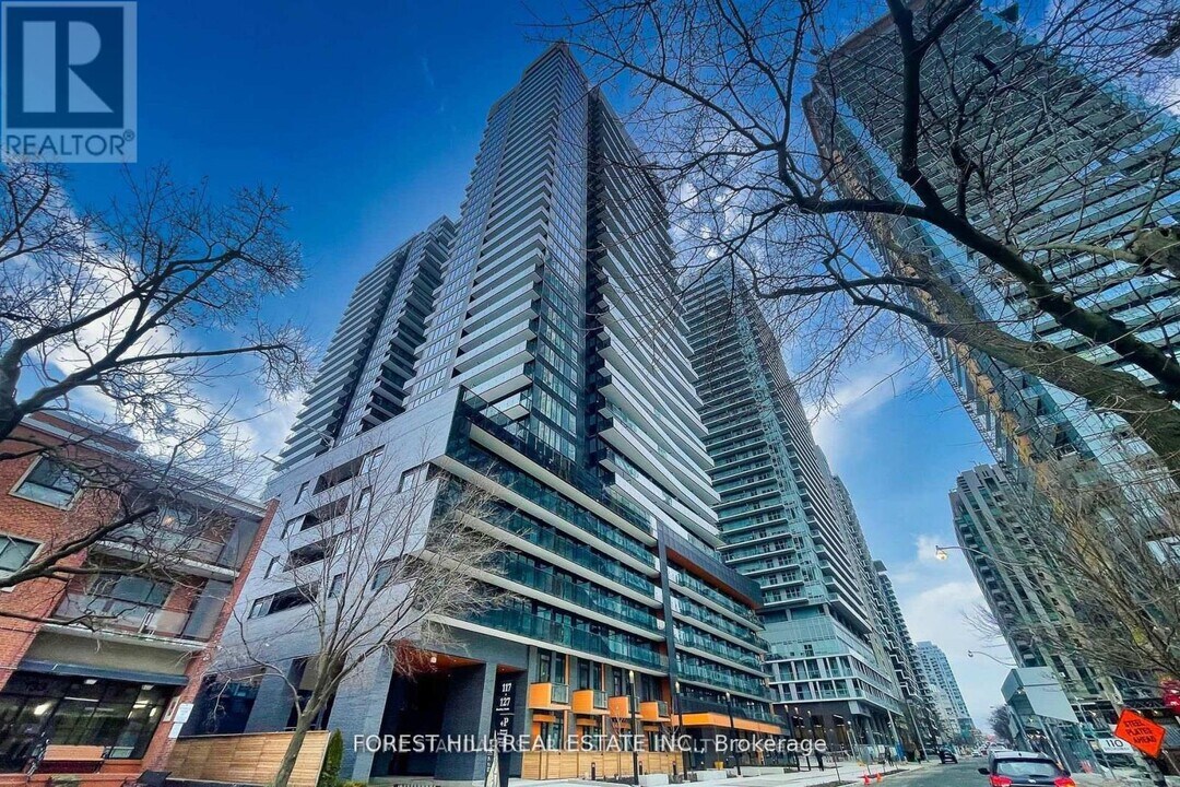 117-1117 Broadway Ave in Toronto, ON - Building Photo