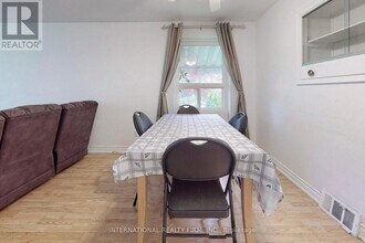 12 Briarfield Dr in Toronto, ON - Building Photo - Building Photo