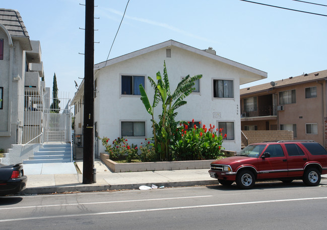 6856 Woodley Ave in Van Nuys, CA - Building Photo - Building Photo