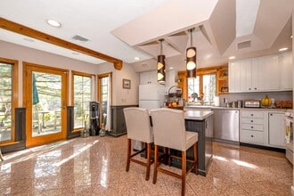16 Faraway Rd in Armonk, NY - Building Photo - Building Photo
