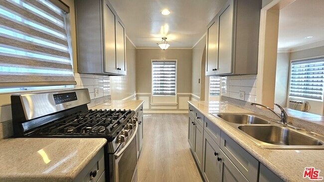 1022 S Norton Ave in Los Angeles, CA - Building Photo - Building Photo