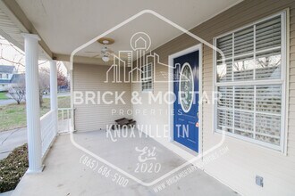 1173 Edenbridge Way in Knoxville, TN - Building Photo - Building Photo