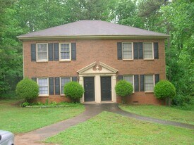 597 Jackson Park Ln in Suwanee, GA - Building Photo