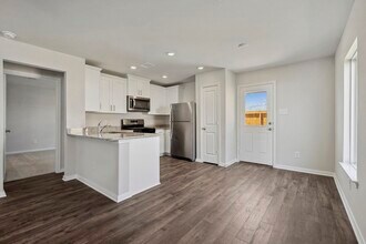 10402 Red Cardinal Dr in Cleveland, TX - Building Photo - Building Photo