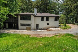 3757 Peachtree Dunwoody Rd in Atlanta, GA - Building Photo - Building Photo