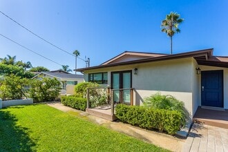 201 S Rios Ave in Solana Beach, CA - Building Photo - Building Photo