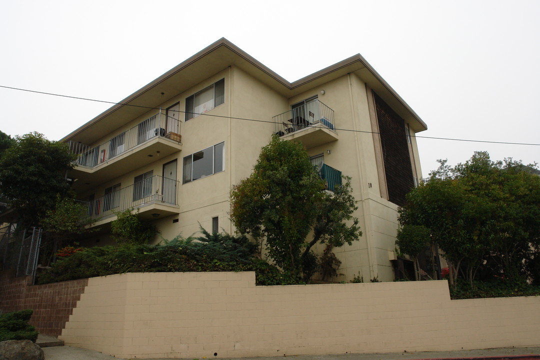 19 Lewis Ave in South San Francisco, CA - Foto de edificio