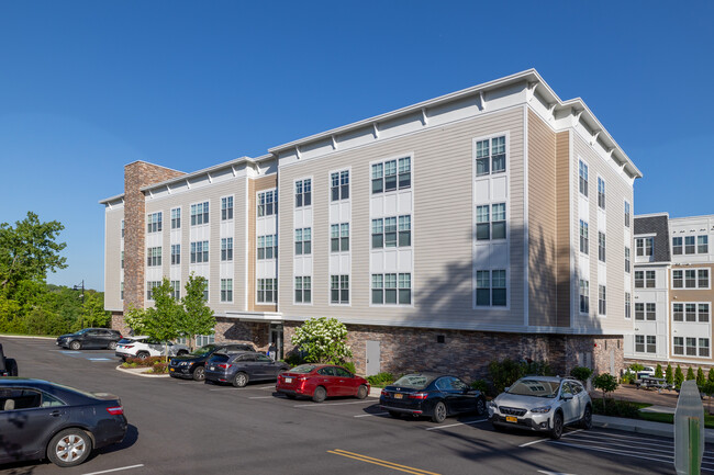 The Green at Garvies Point in Glen Cove, NY - Foto de edificio - Building Photo