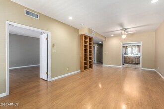 5200 S Lakeshore Dr in Tempe, AZ - Building Photo - Building Photo