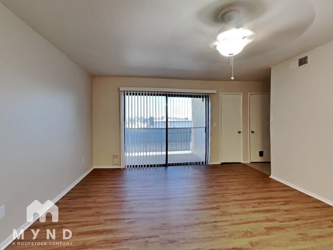 16635 N Cave Creek Rd in Phoenix, AZ - Building Photo - Building Photo