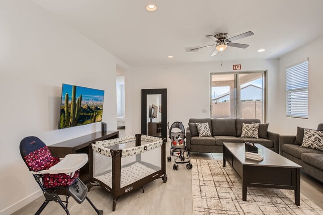 9417 W Atlantis Wy in Tolleson, AZ - Foto de edificio - Building Photo