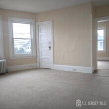 63 E Somerset St in Raritan, NJ - Building Photo - Building Photo