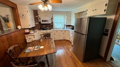 14 Maple Pl in Needham, MA - Building Photo - Building Photo
