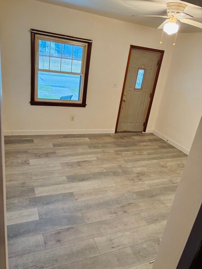 323 1st Ave in Hyde Park, PA - Building Photo - Building Photo