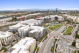 Oxnard Town Square 12 in Oxnard, CA - Building Photo - Building Photo