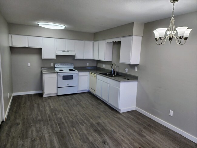 590 W 18th Ave in Apache Junction, AZ - Building Photo - Building Photo