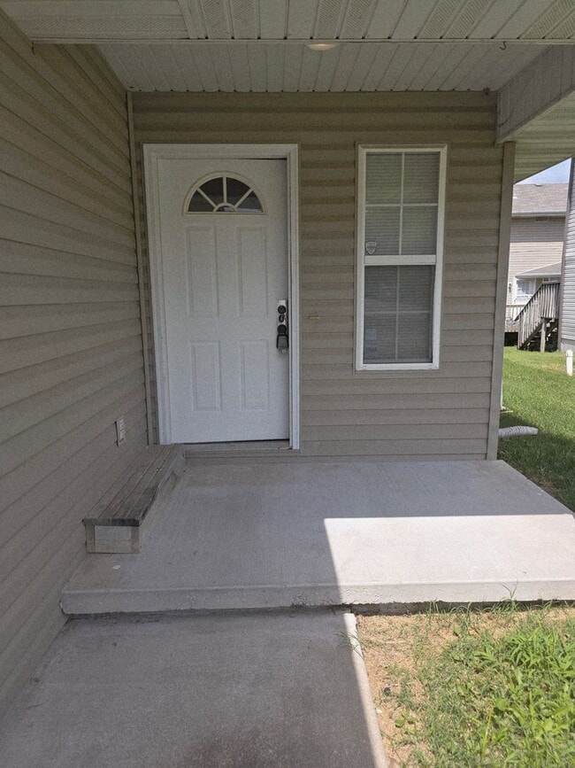 1209 Viola St in Nixa, MO - Foto de edificio - Building Photo