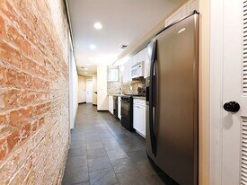 1352 N La Salle Dr, Unit G01 in Chicago, IL - Building Photo