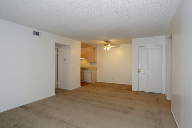 Arbor Apartments in Moreno Valley, CA - Foto de edificio - Interior Photo