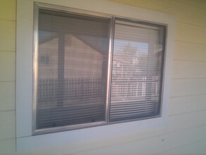 327 Adeline St, Unit 2 in Maricopa, CA - Building Photo - Building Photo
