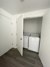 6036 Market St photo'