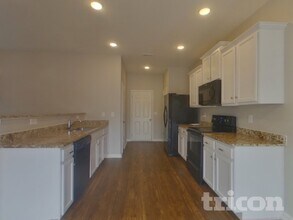 1332 Waylon Ave in Gastonia, NC - Foto de edificio - Building Photo